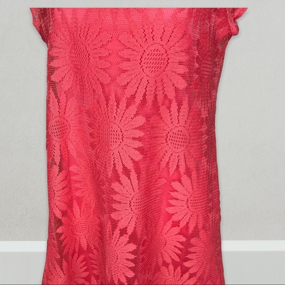 Socialite Lace Overlay Dress Size M Coral Pink Shift Cap Sleeves Scoop Neck - Picture 6 of 10